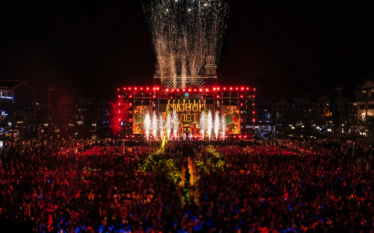 Đại nhạc hội “Vincom 20 - Chào Tôi Mới” hứa hẹn mang đến những phút giây bùng nổ với sự xuất hiện của nhóm nhạc nữ thần tượng KPOP với 4 thành viên và các nghệ sĩ nổi tiếng Việt Nam Đại nhạc hội “Vincom 20 - Chào Tôi Mới” hứa hẹn mang đến những phút giây bùng nổ với sự xuất hiện của nhóm nhạc nữ thần tượng KPOP với 4 thành viên và các nghệ sĩ nổi tiếng Việt Nam