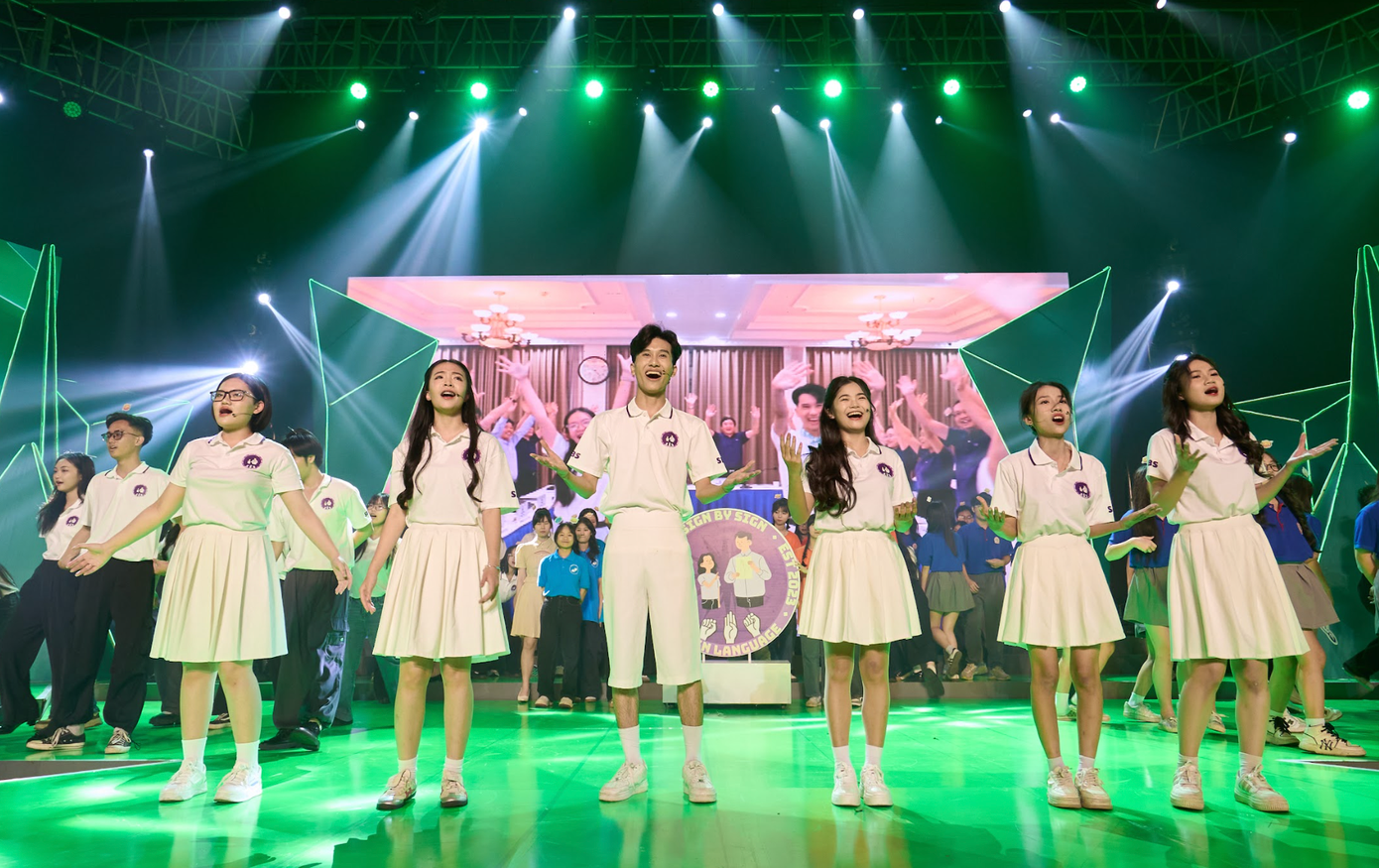 Đội quán quân SignBySign – Tinh thần bền bỉ và quyết tâm lan tỏa ngôn ngữ ký hiệu, góp phần kết nối cộng đồng người khiếm thính Đội quán quân SignBySign – Tinh thần bền bỉ và quyết tâm lan tỏa ngôn ngữ ký hiệu, góp phần kết nối cộng đồng người khiếm thính