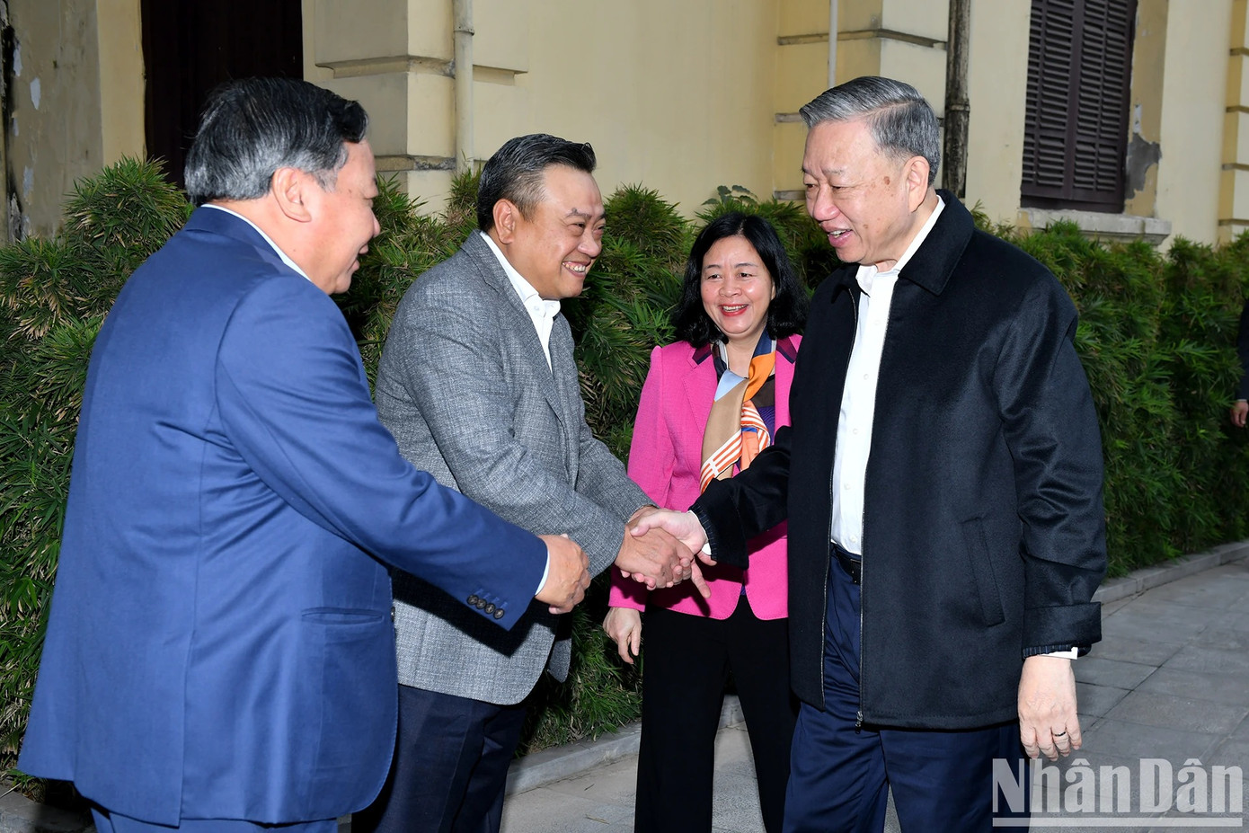 Tổng Bí thư Tô Lâm với các đồng chí trong Ban Thường vụ Thành ủy Hà Nội. Tổng Bí thư Tô Lâm với các đồng chí trong Ban Thường vụ Thành ủy Hà Nội.