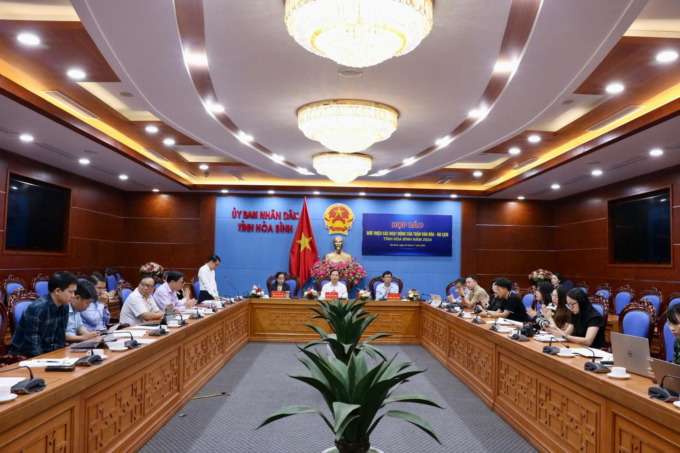 Toàn cảnh họp báo