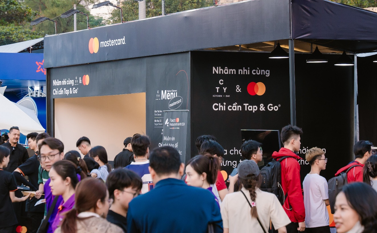 Gian hàng của Mastercard tại Sóng Festival – Ngày Thẻ Việt Nam 2024 nhận được sự quan tâm của nhiều bạn trẻ tham dự