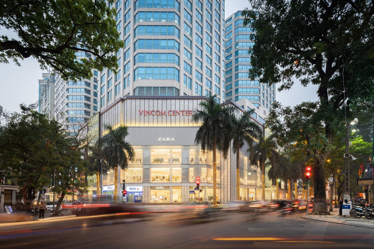 Vincom Center Bà Triệu đã đồng hành cùng hàng triệu khách hàng trong “Hành trình 20 năm gắn kết” Vincom Center Bà Triệu đã đồng hành cùng hàng triệu khách hàng trong “Hành trình 20 năm gắn kết”