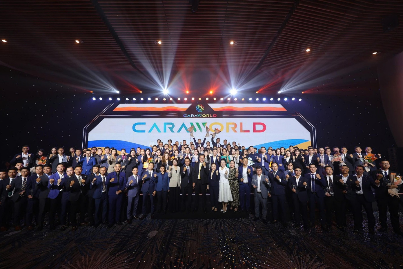 Đại diện chủ đầu tư, đơn vị tư vấn chiến lược Big Four cùng hơn 80 đại lý chung sức đưa CaraWorld bức tốc.
