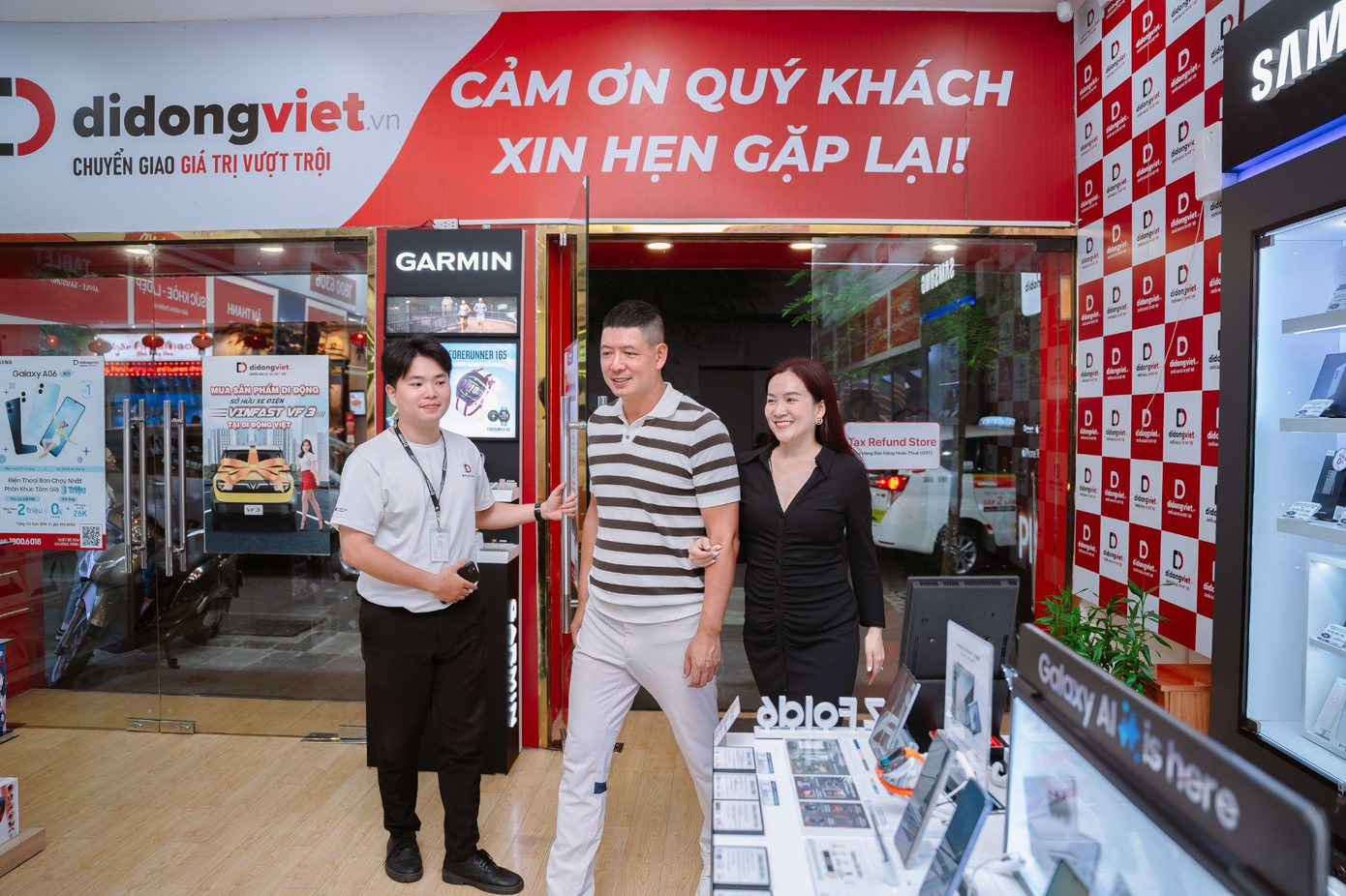 Hàng nghìn nghệ sĩ, KOLs, người nổi tiếng tin tưởng chọn Di Động Việt là điểm đến mua sắm sản phẩm công nghệ chính hãng.