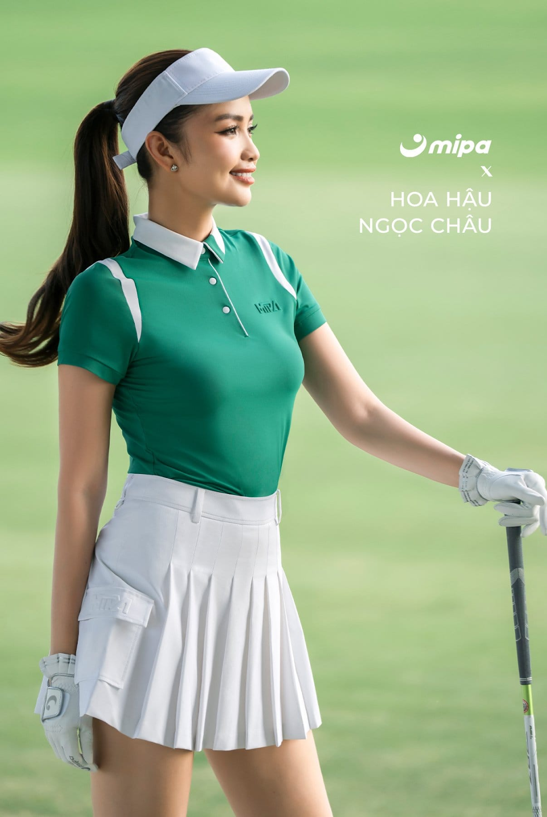Doanh nhân - Diễn viên Hoàng Kim Ngọc và chồng yêu thích ứng dụng các bộ trang phục golf thoải mái khi cùng lên sân golf và đi du lịch tại Hội An.