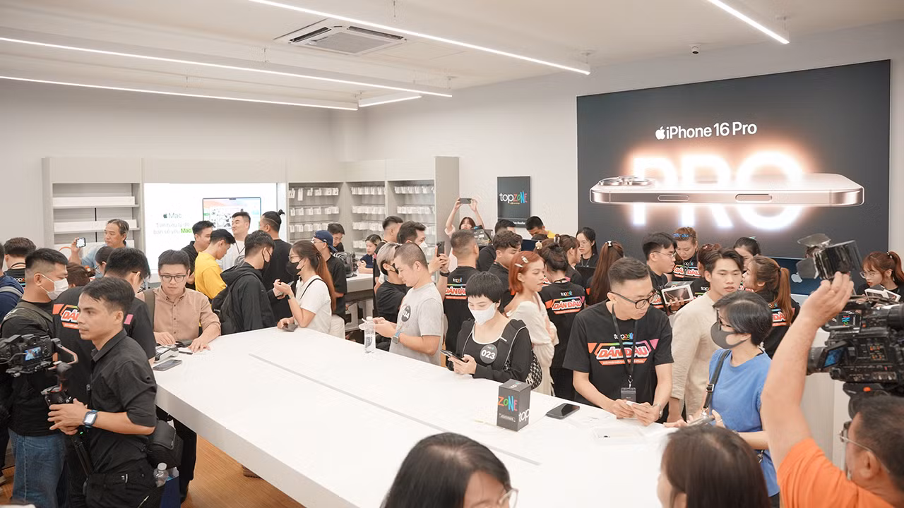 Áp dụng nhiều chính sách tài chính linh hoạt, đợt mở bán iPhone 16 Series của Thế Giới Di Động đã nhận được sự quan tâm lớn từ người dùng, ghi nhận 60.000 máy và 2.000 tỷ doanh thu trong tháng đầu Áp dụng nhiều chính sách tài chính linh hoạt, đợt mở bán iPhone 16 Series của Thế Giới Di Động đã nhận được sự quan tâm lớn từ người dùng, ghi nhận 60.000 máy và 2.000 tỷ doanh thu trong tháng đầu