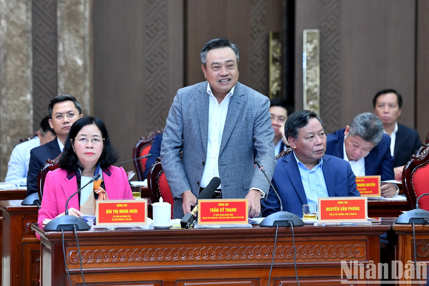 Chủ tịch Ủy ban nhân dân thành phố Hà Nội Trần Sỹ Thanh phát biểu tại buổi làm việc. Chủ tịch Ủy ban nhân dân thành phố Hà Nội Trần Sỹ Thanh phát biểu tại buổi làm việc.