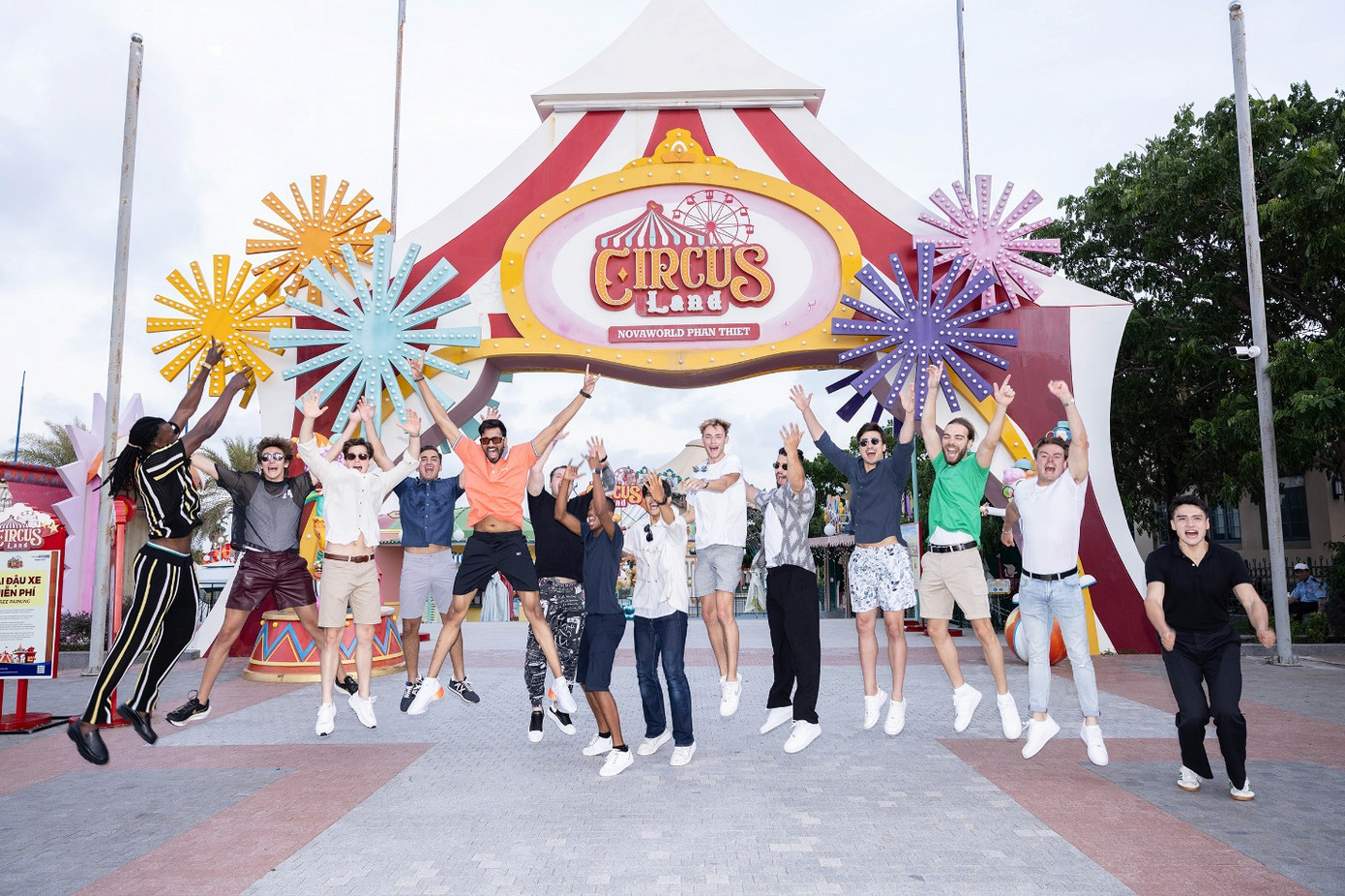 Và phá đảo loạt trò chơi từ dễ đến khó tại công viên Circus Land phong cách gánh xiếc kiểu Mỹ Và phá đảo loạt trò chơi từ dễ đến khó tại công viên Circus Land phong cách gánh xiếc kiểu Mỹ