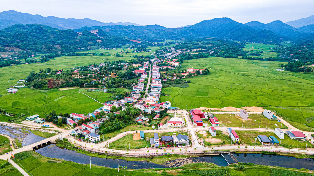 Hạ tầng giao thông hiện đại, đồng bộ giúp việc giao thương được dễ dàng, thuận tiện hơn.