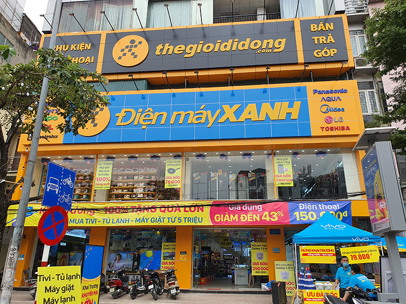 Thế Giới Di Động là một trong những nhà bán hàng đầu tiên đẩy mạnh hình thức bán trả góp, tạo nên làn sóng lan tỏa đến nhiều điểm bán khác, giúp người tiêu dùng được hưởng lợi Thế Giới Di Động là một trong những nhà bán hàng đầu tiên đẩy mạnh hình thức bán trả góp, tạo nên làn sóng lan tỏa đến nhiều điểm bán khác, giúp người tiêu dùng được hưởng lợi