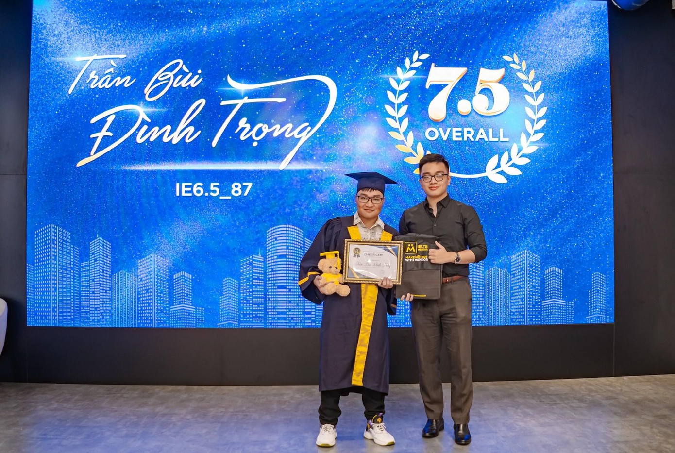 Học viên Trần Bùi Đình Trọng trong buổi lễ vinh danh học viên xuất sắc Tháng 9/2024