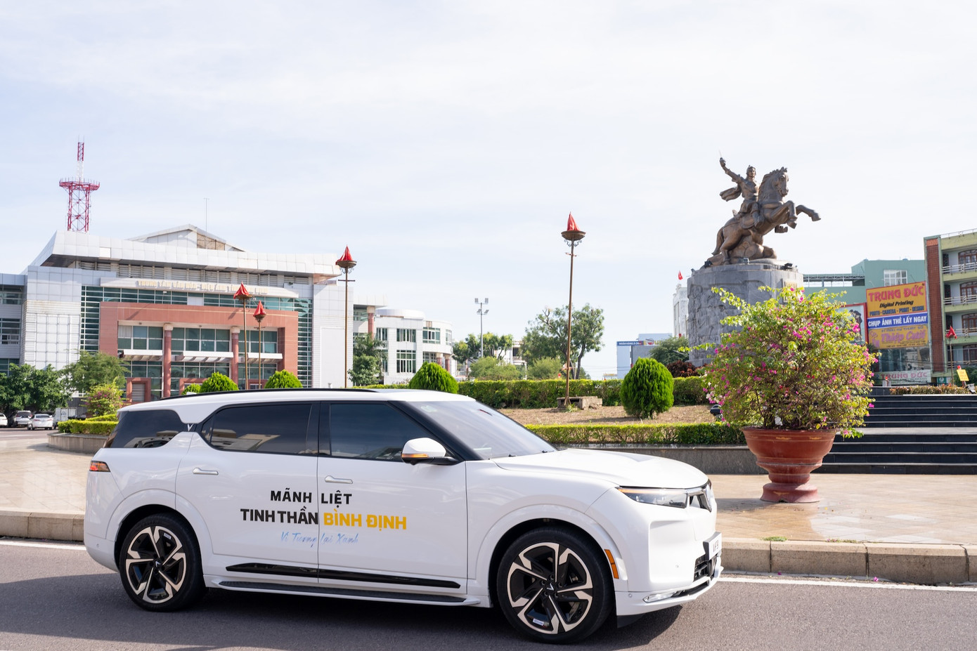 Holitech sẽ thuê ô tô điện VinFast từ FGF ngay trong 2 tháng cuối năm.