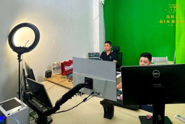 Hình ảnh phòng livestream tại Gia Bảo Jewelry được đầu tư kỹ lưỡng