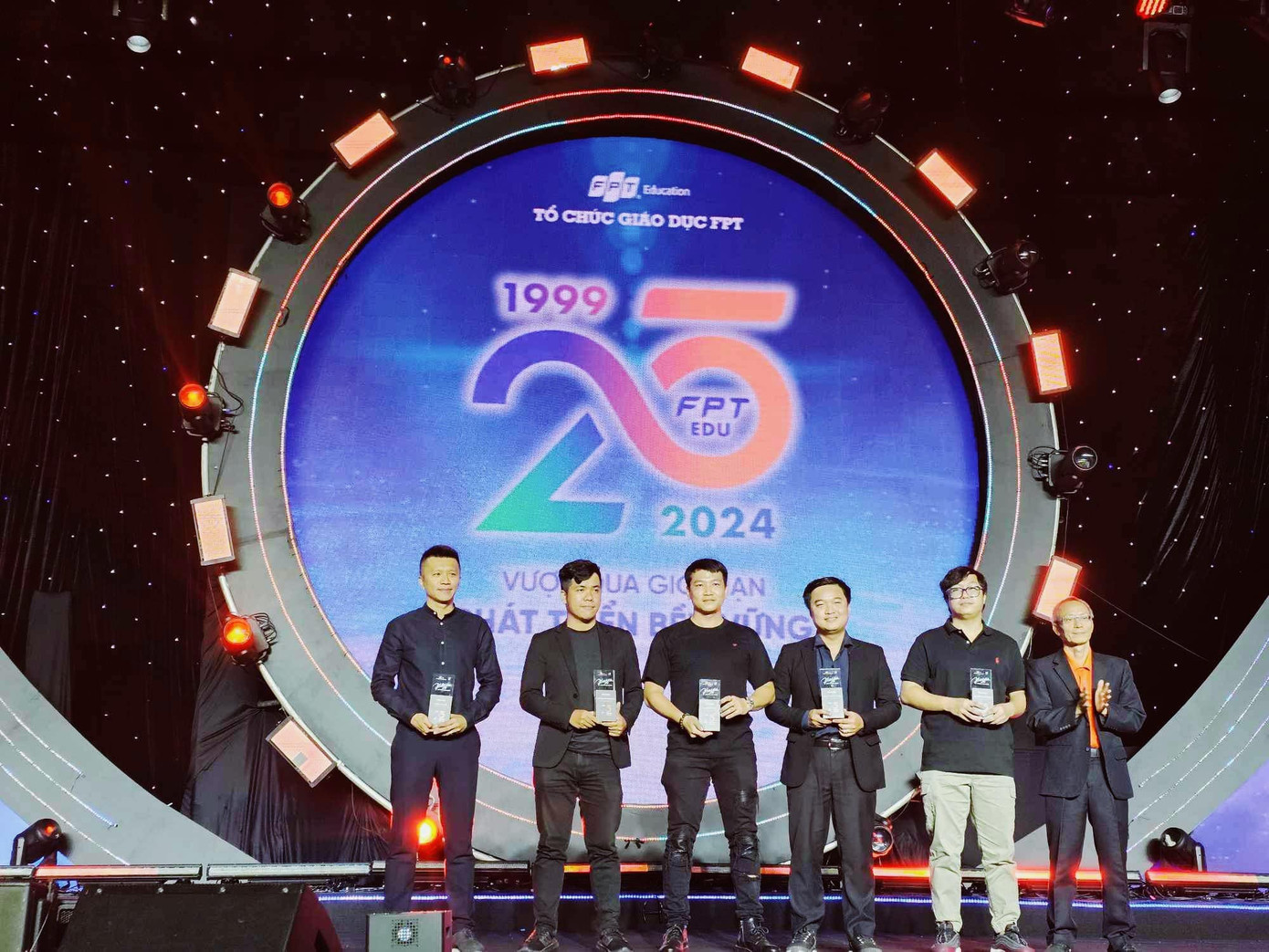 Từ giảng đường FPT Edu đến lãnh đạo hệ sinh thái blockchain triệu user