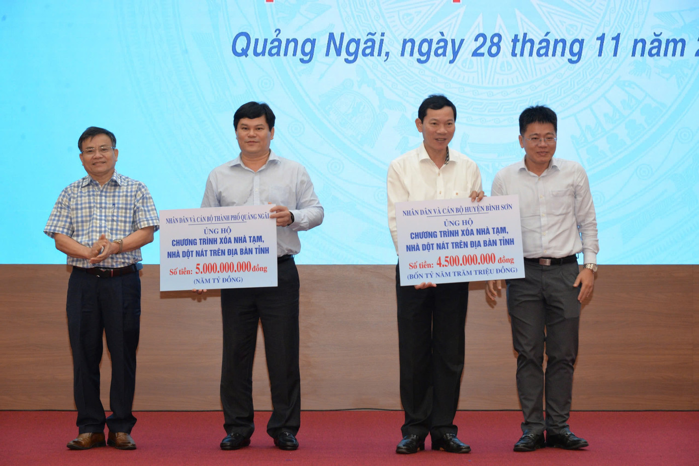 Nhiều đơn vị, doanh nghiệp, tổ chức, cá nhân ủng hộ hơn 242 tỉ đồng cho chương trình xóa nhà tạm, nhà dột nát tại tỉnh Quảng Ngãi.