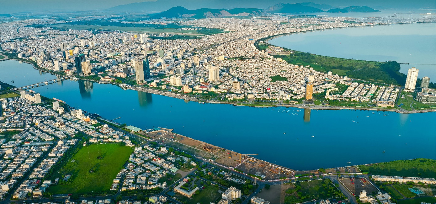 Khu thương mại tự do đầu tiên của Việt Nam đặt tại Đà Nẵng gắn liền với cảng biển Liên Chiểu. Đà Nẵng nhiều động lực bứt phá về kinh tế. Ảnh: Anh Vũ.