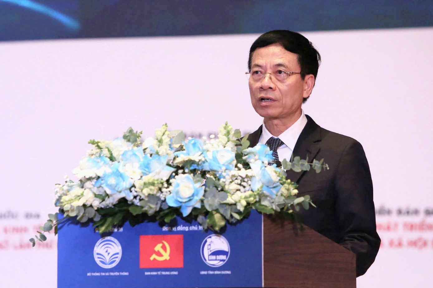 Bộ trưởng Bộ TT&TT Nguyễn Mạnh Hùng phát biểu tại phiên toàn thể. Bộ trưởng Bộ TT&TT Nguyễn Mạnh Hùng phát biểu tại phiên toàn thể.