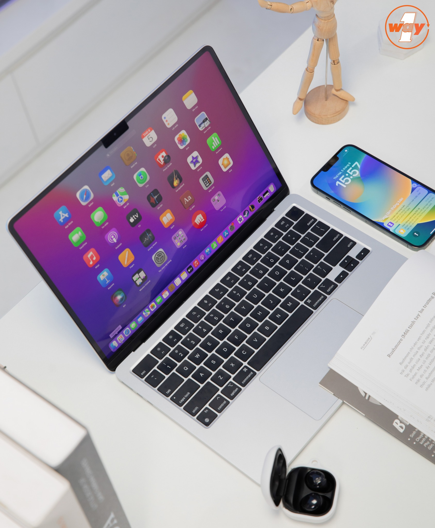 Khả năng kết nối của MacBook với các thiết bị khác trong hệ sinh thái Apple như iPhone, iPad, Apple Watch và AirPods là 1 điểm cực kỳ tiện lợi cho những ai là fan của nhà Táo Khả năng kết nối của MacBook với các thiết bị khác trong hệ sinh thái Apple như iPhone, iPad, Apple Watch và AirPods là 1 điểm cực kỳ tiện lợi cho những ai là fan của nhà Táo