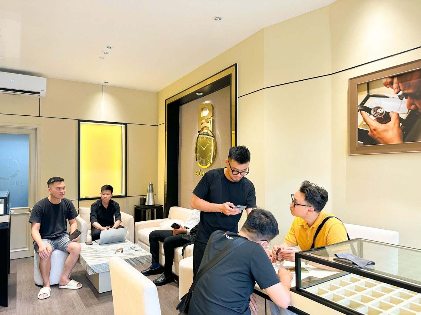 Đồng Hồ Phố: Nơi mỗi chiếc đồng hồ chính hãng là lời cam kết về chất lượng