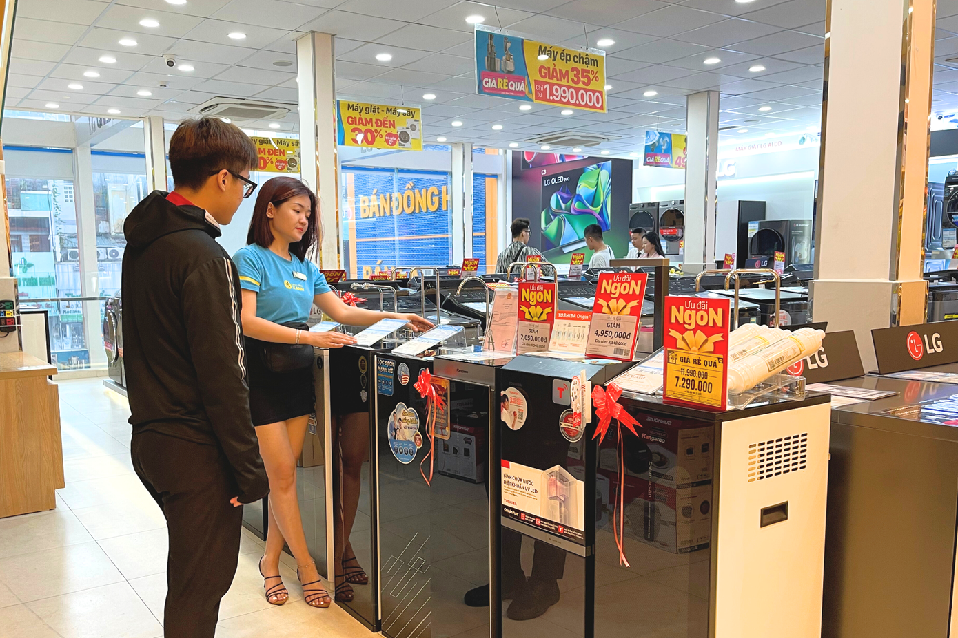 Đến Điện máy Xanh, người dùng có thể dễ dàng lựa chọn được một sản phẩm phù hợp với nhu cầu mà không cần phải trả tiền trước Đến Điện máy Xanh, người dùng có thể dễ dàng lựa chọn được một sản phẩm phù hợp với nhu cầu mà không cần phải trả tiền trước