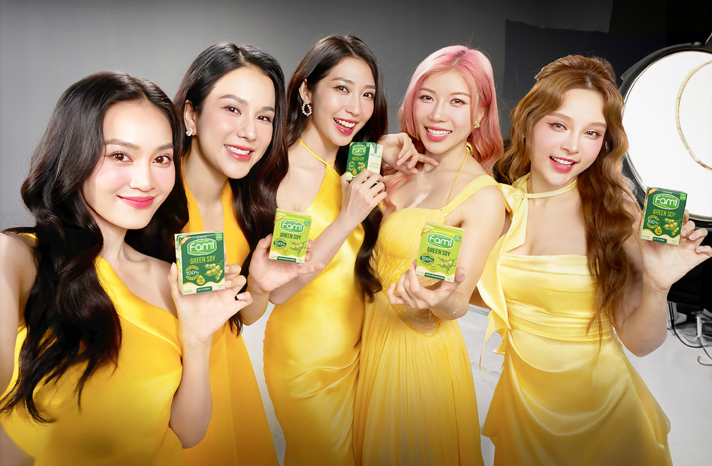 Fami Green Soy đại diện cho dòng sữa đậu nành thế hệ mới, giàu dưỡng chất và phù hợp với xu hướng của người tiêu dùng cấp tiến. Fami Green Soy đại diện cho dòng sữa đậu nành thế hệ mới, giàu dưỡng chất và phù hợp với xu hướng của người tiêu dùng cấp tiến.