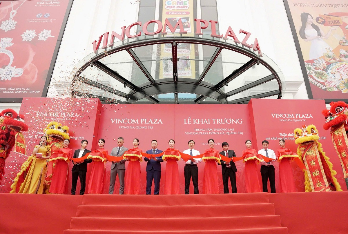Trung tâm Thương mại (TTTM) Vincom Plaza Đông Hà chính thức khai trương tại đại lộ Hùng Vương của thành phố Đông Hà, tỉnh Quảng Trị. Trung tâm Thương mại (TTTM) Vincom Plaza Đông Hà chính thức khai trương tại đại lộ Hùng Vương của thành phố Đông Hà, tỉnh Quảng Trị.