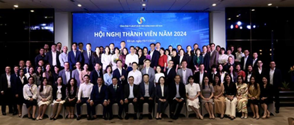 Các đại biểu tham dự Hội nghị chụp ảnh lưu niệm Các đại biểu tham dự Hội nghị chụp ảnh lưu niệm