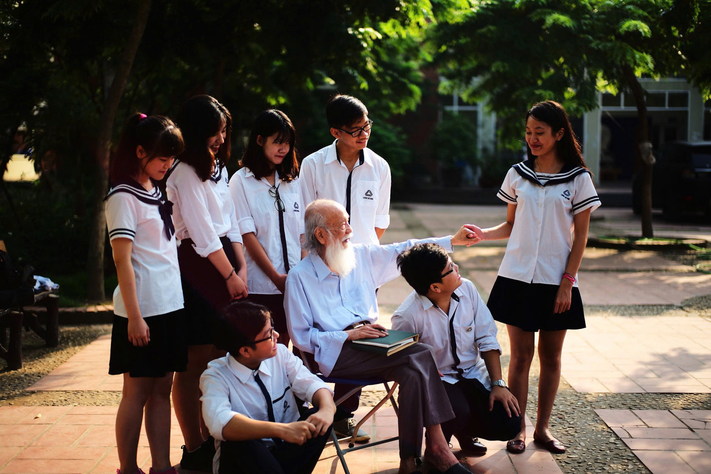 Cố PGS Văn Như Cương cùng học sinh Lương Thế Vinh