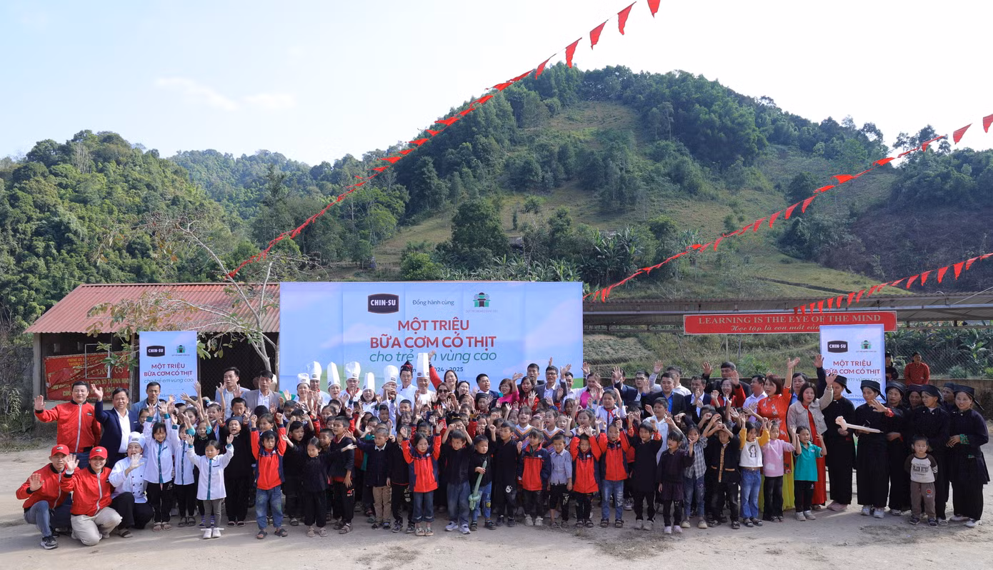 Ngày lễ kỷ niệm 20/11 thật đặc biệt tại Bản Pe