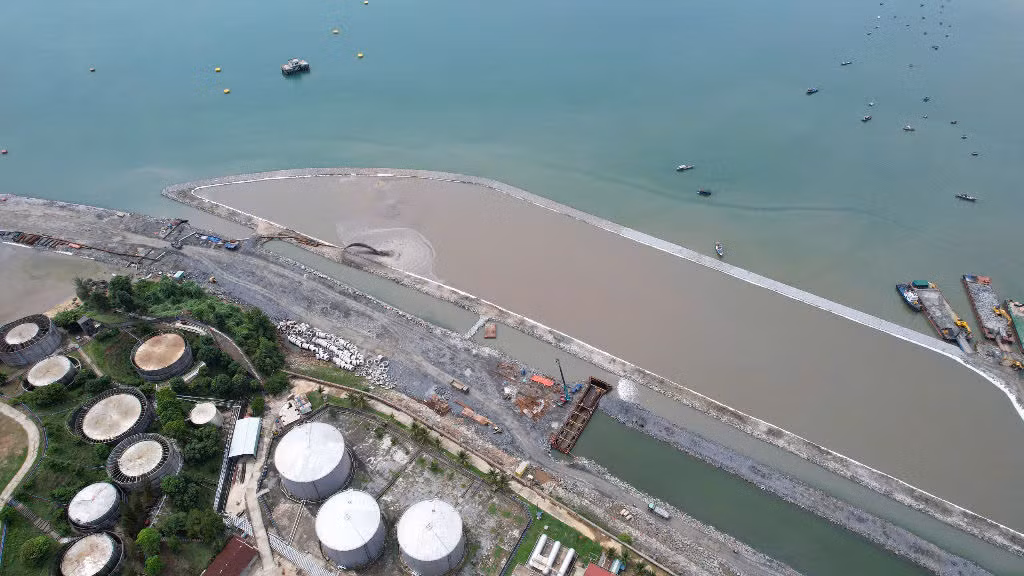 Tính đến tháng 9/2024, dự án Cảng Liên Chiểu tại Đà Nẵng đã hoàn thành khoảng 67% khối lượng thi công, tương đương với giá trị 1.770 tỷ đồng, dự kiến sẽ hoàn thành vào tháng 11/2025.