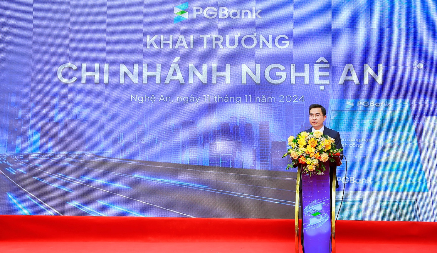 Ông Dương Đình Hưng - Giám đốc PGBank Chi nhánh Nghệ An phát biểu Ông Dương Đình Hưng - Giám đốc PGBank Chi nhánh Nghệ An phát biểu