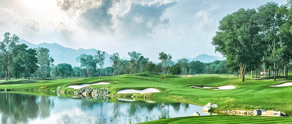 Gôn thủ sẽ có những phút giây thư giãn khi dạo chơi giữa “bức tranh thủy mặc” Kings Island Golf Resort. Gôn thủ sẽ có những phút giây thư giãn khi dạo chơi giữa “bức tranh thủy mặc” Kings Island Golf Resort.