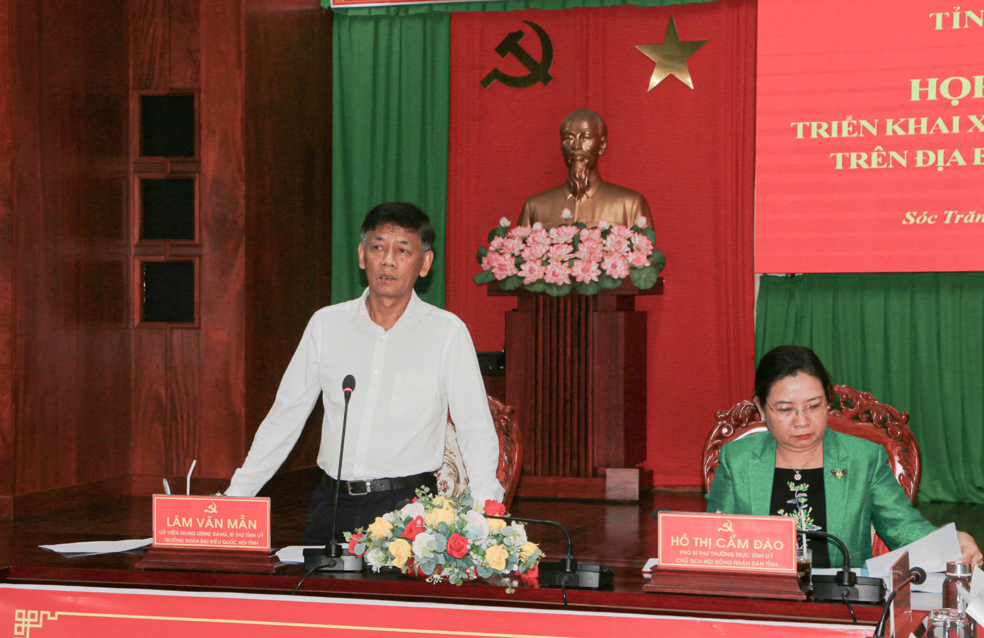 Bí thư Tỉnh ủy Sóc Trăng Lâm Văn Mẫn phát biểu tại cuộc họp. Bí thư Tỉnh ủy Sóc Trăng Lâm Văn Mẫn phát biểu tại cuộc họp.