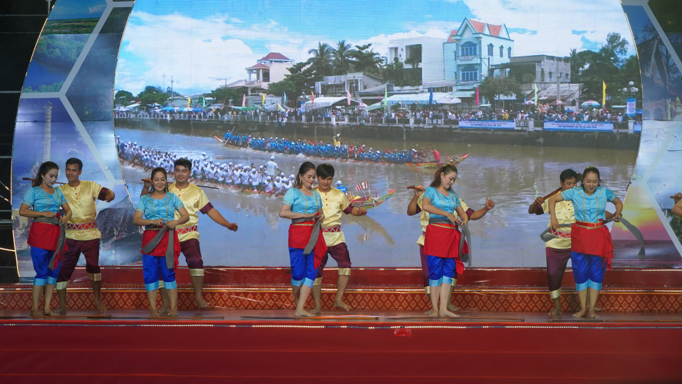 Tiết mục văn nghệ tại lễ khai mạc.