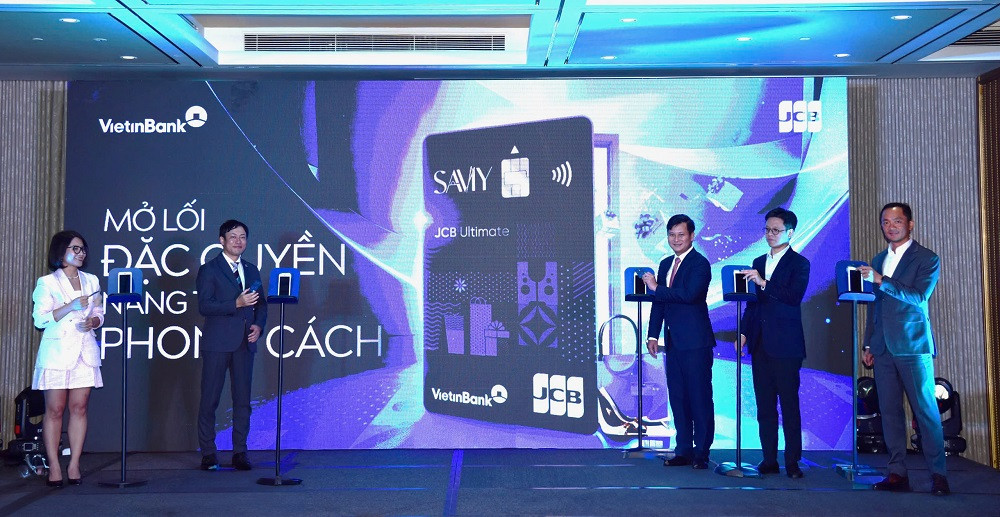 Đại diện VietinBank và JCB tham gia buổi lễ ra mắt thẻ SaviY