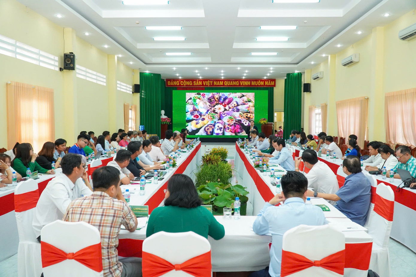 Quang cảnh tọa đàm