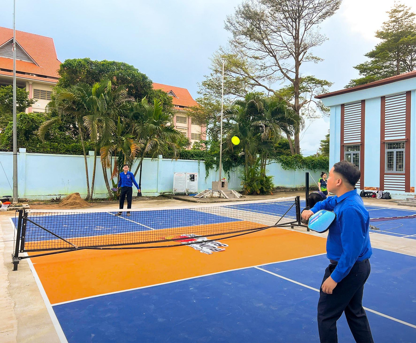 Các bạn trẻ Đồng Nai hào hứng chơi pickleball sau khi có không gian thể thao chất lượng. Các bạn trẻ Đồng Nai hào hứng chơi pickleball sau khi có không gian thể thao chất lượng.
