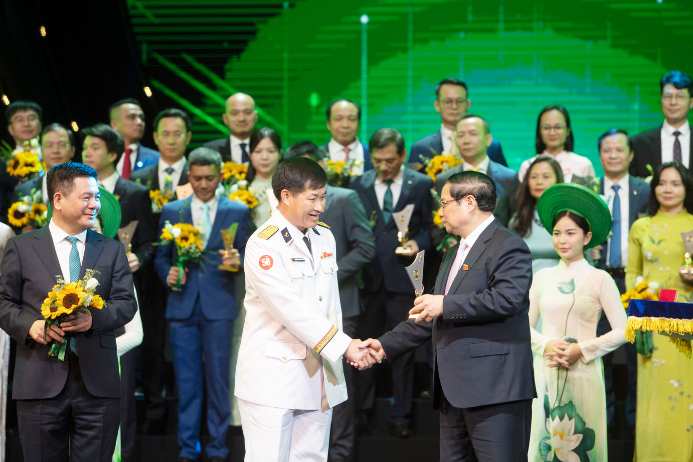 Thượng tá Nguyễn Phương Nam nhận thương hiệu Quốc gia lần thứ 8 liên tiếp cho Tổng công ty Tân cảng Sài Gòn