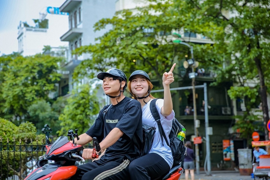 Để giải khát và xua tan căng thẳng, nhiều tân sinh viên thường mang bên mình chai Trà Xanh Không Độ giúp giảm stress trước những khó khăn, thử thách trong môi trường mới.