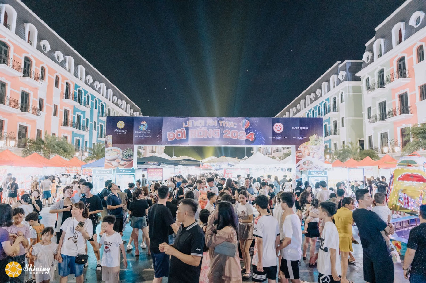 Lễ hội ẩm thựcĐồi Rồng dịp nghỉ lễ 30/4/2024 - 01/5/2024 (Nguồn: Shining Media) Lễ hội ẩm thựcĐồi Rồng dịp nghỉ lễ 30/4/2024 - 01/5/2024 (Nguồn: Shining Media)