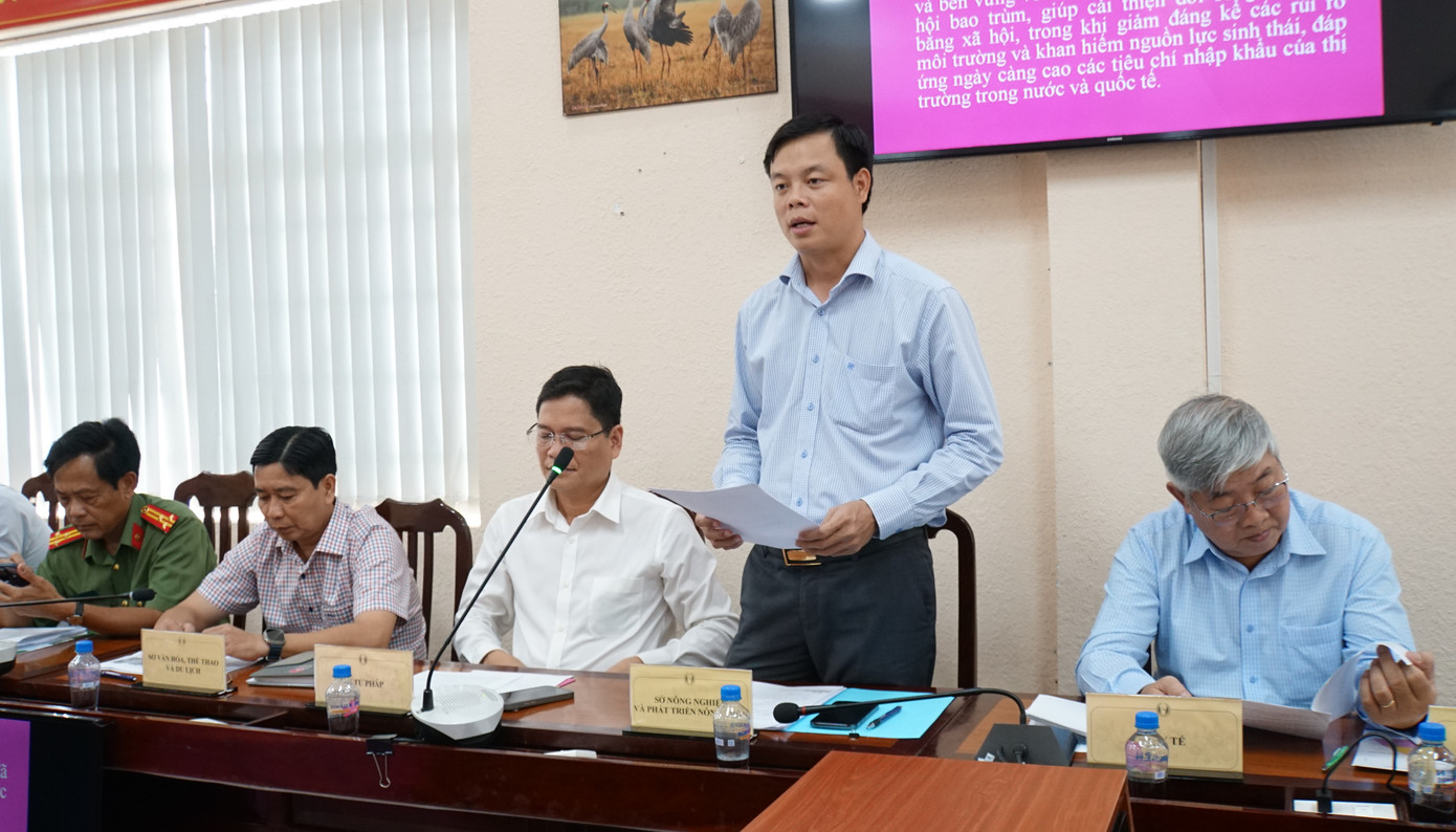 Ông Huỳnh Tất Đạt, Phó giám đốc Sở NN&PTNT Đồng Tháp phát biểu Ông Huỳnh Tất Đạt, Phó giám đốc Sở NN&PTNT Đồng Tháp phát biểu