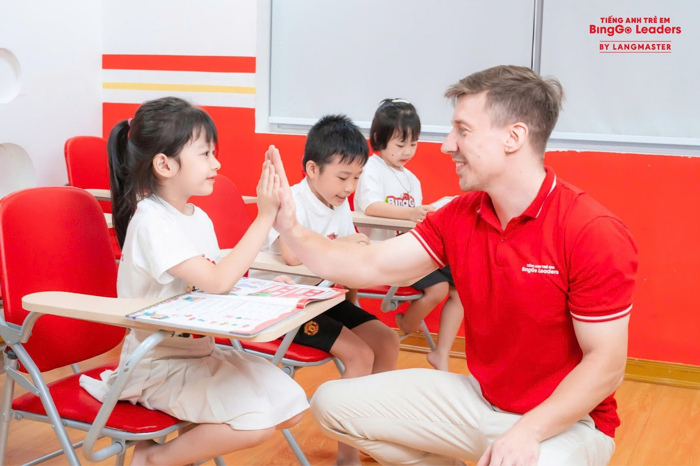 Không chỉ được xây dựng nền tảng ngoại ngữ vững chắc, học viên BingGo Leaders còn được rèn luyện nhiều tư duy và thói quen tích cực. Không chỉ được xây dựng nền tảng ngoại ngữ vững chắc, học viên BingGo Leaders còn được rèn luyện nhiều tư duy và thói quen tích cực.