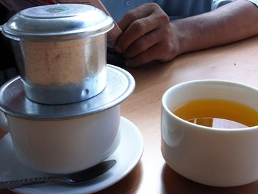 Hạn chế uống trà, cà phê để hấp thu chất sắt tốt hơn. Ảnh: N.C.T. (Tuổi Trẻ)