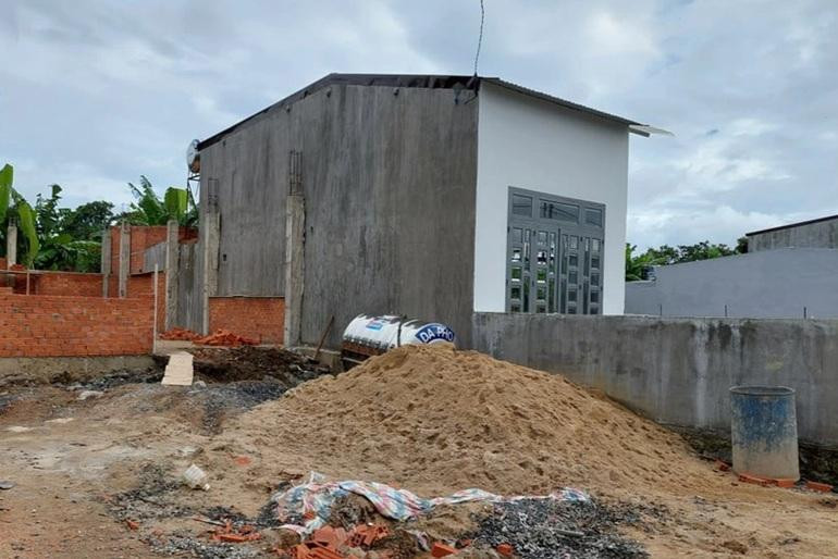 Tình trạng xây nhà trên đất nông nghiệp xảy ra tràn lan trên địa bàn phường Thành Nhất. Ảnh: DT