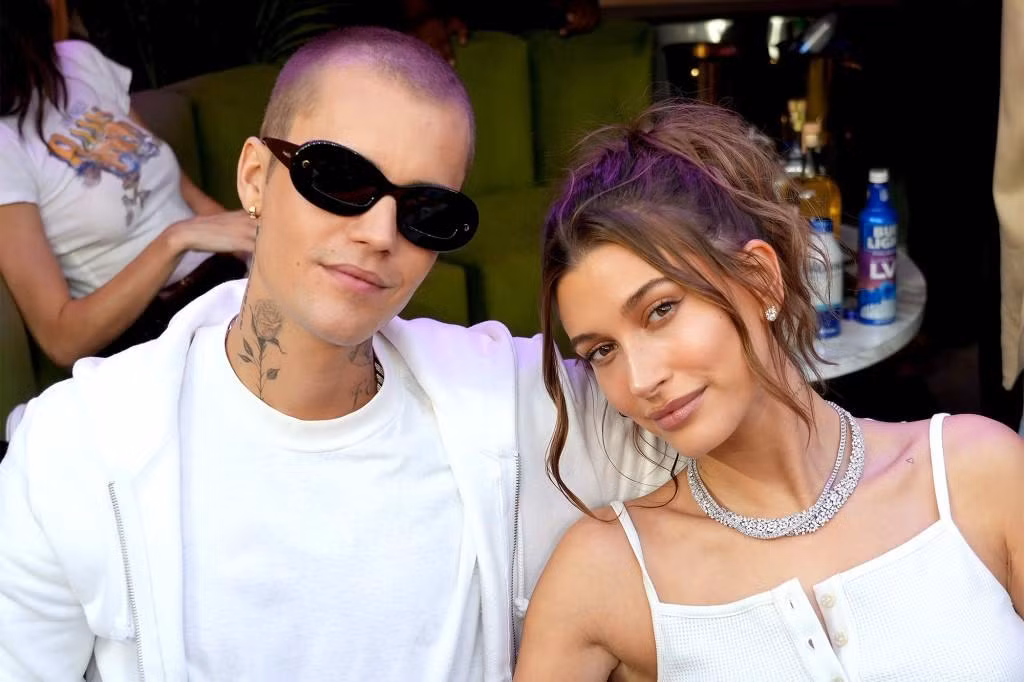Hailey Bieber nhập viện vào tuần trước vì xuất hiện các triệu chứng đột quỵ.