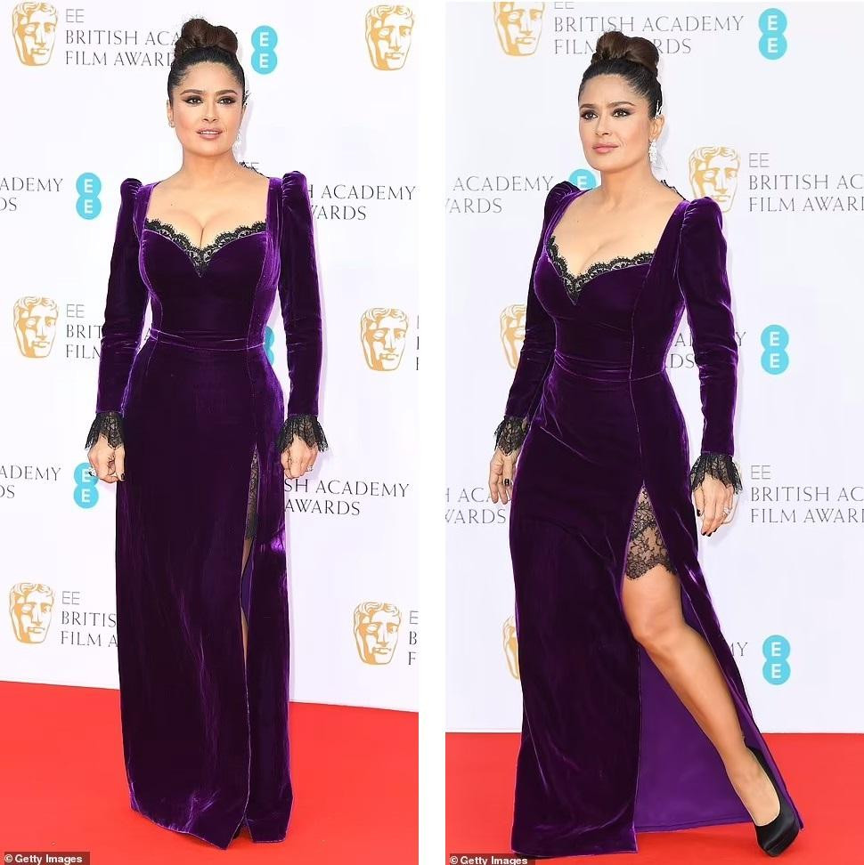 Salma Hayek "bốc lửa" ở tuổi 56.