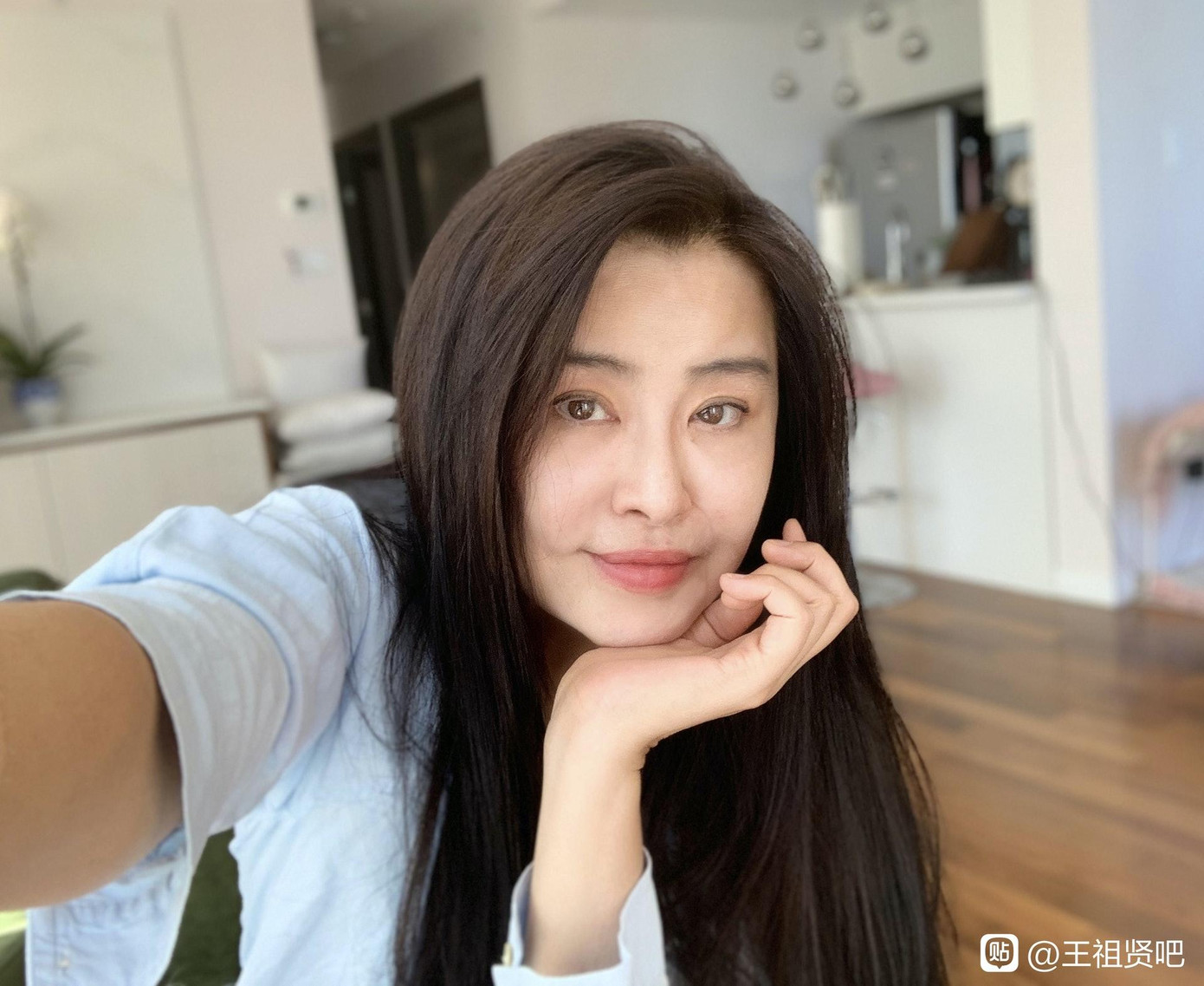 Năm 2005, Vương Tổ Hiền giải nghệ để sang Canada định cư. Ở tuổi 55, cô chưa từng kết hôn. Cô cũng không còn đẹp như trước, thậm chí có chút "biến dạng" bị nghi lạm dụng phẫu thuật thẩm mỹ.