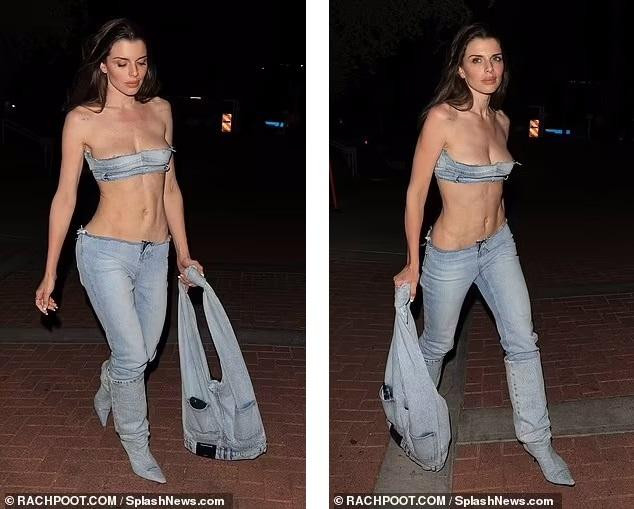 Buổi dạo phố của Julia diễn ra sau khi cô lên tiếng bênh vực tình cũ giữa những hành động bị đánh giá là "điên cuồng" của anh trên mạng xã hội nhắm vào vợ cũ Kim Kardashian và Pete Davidson.