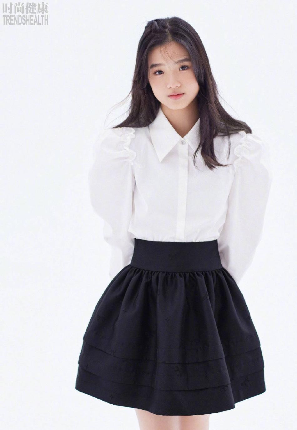 Từ bé, hai con gái Chung Lệ Đề đã được mẹ định hướng hoạt động showbiz. Jaden và Cayla từng cùng nhau trình diễn catwalk trong show thời trang ở Bắc Kinh khi mới 8 và 6 tuổi.