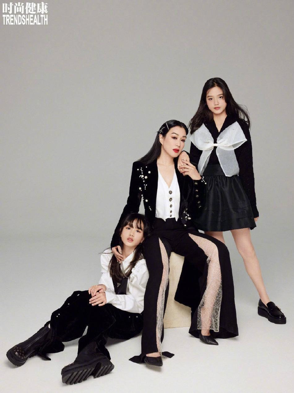 Đông đảo dân mạng dành những lời khen có cánh cho Chung Lệ Đề và hai con gái. Không ít người nhận định, Jaden và Cayla có thể vượt qua cả mẹ và chị gái trong tương lai.